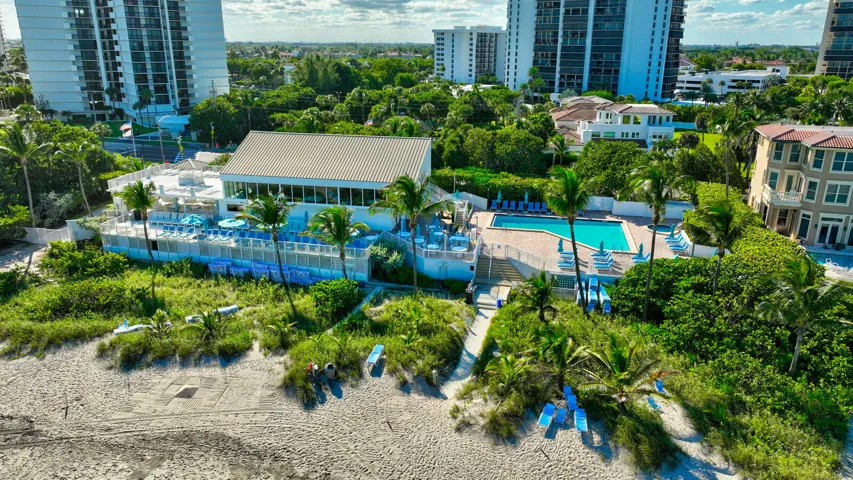 BEACH CLUB