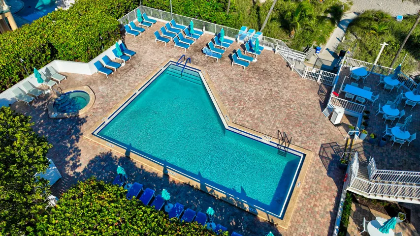 BEACHCLUB POOL