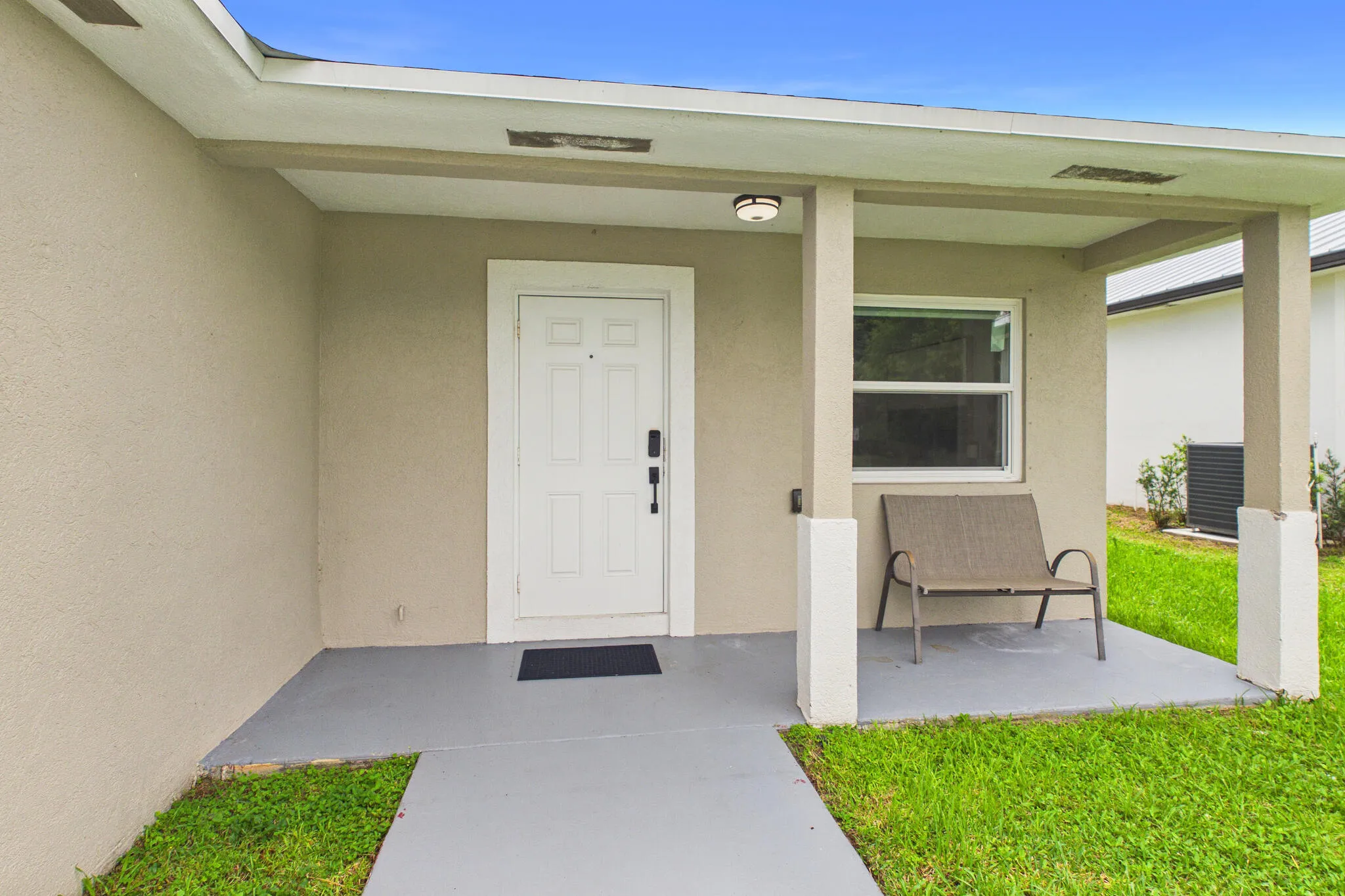EXTERIOR_FRONT_9
