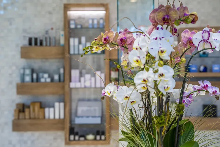 131-web-or-mls-Spa Retail Flowers - Sml
