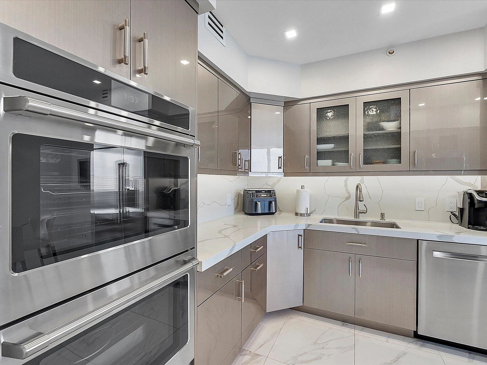07-3100 N Ocean Blvd u1202_007