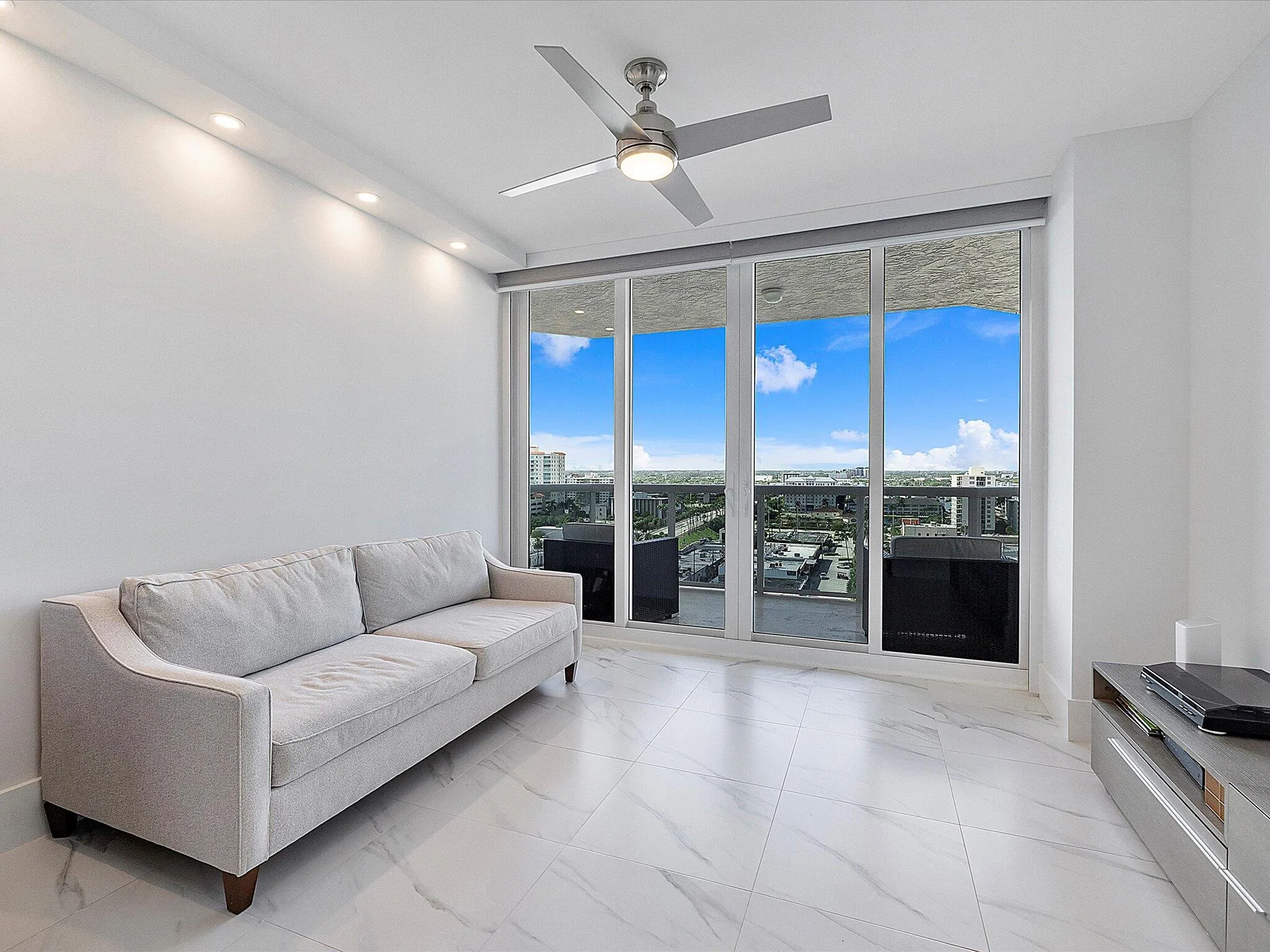 02-3100 N Ocean Blvd u1202_002