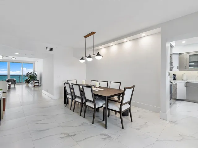 05-3100 N Ocean Blvd u1202_005