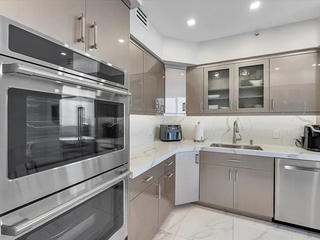 07-3100 N Ocean Blvd u1202_007