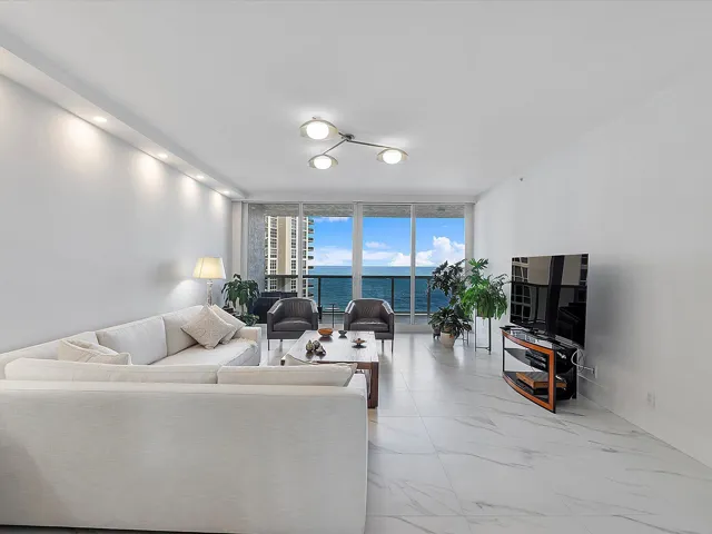 13-3100 N Ocean Blvd u1202_013