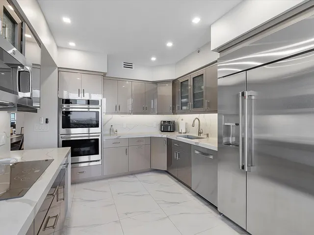 10-3100 N Ocean Blvd u1202_010