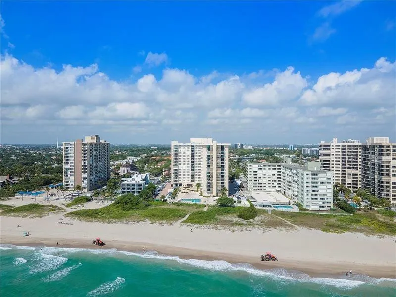 Ocean place in the middle