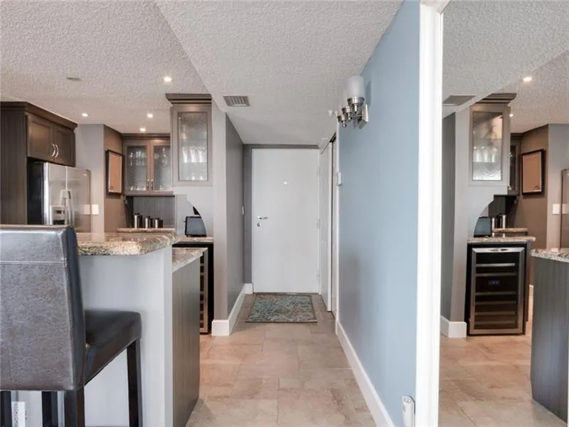 121 unit 806 entrance