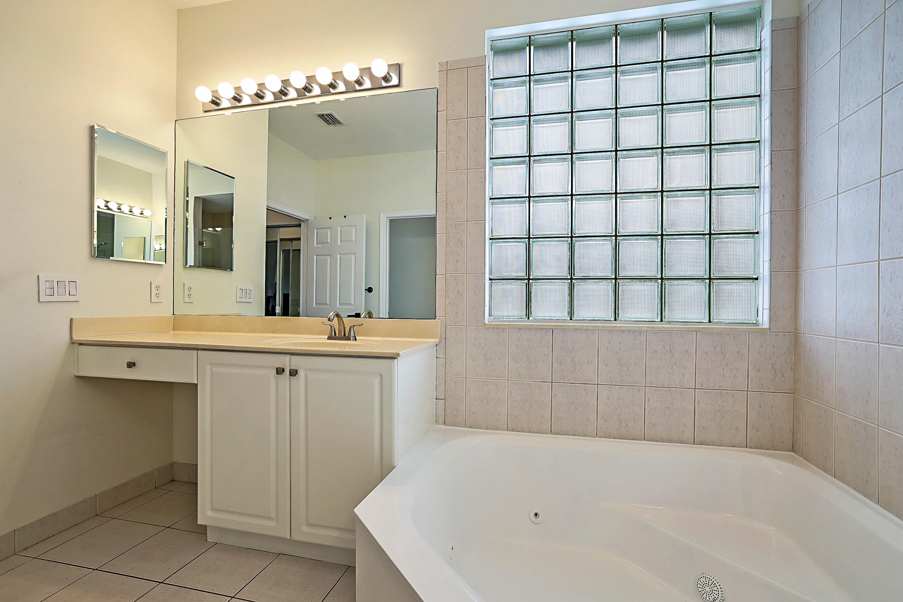 11065 Stone Creek St -31