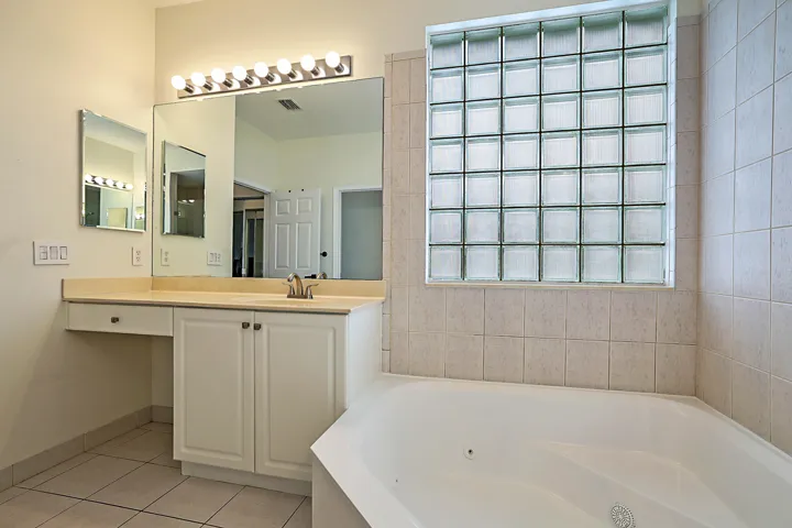 11065 Stone Creek St -31