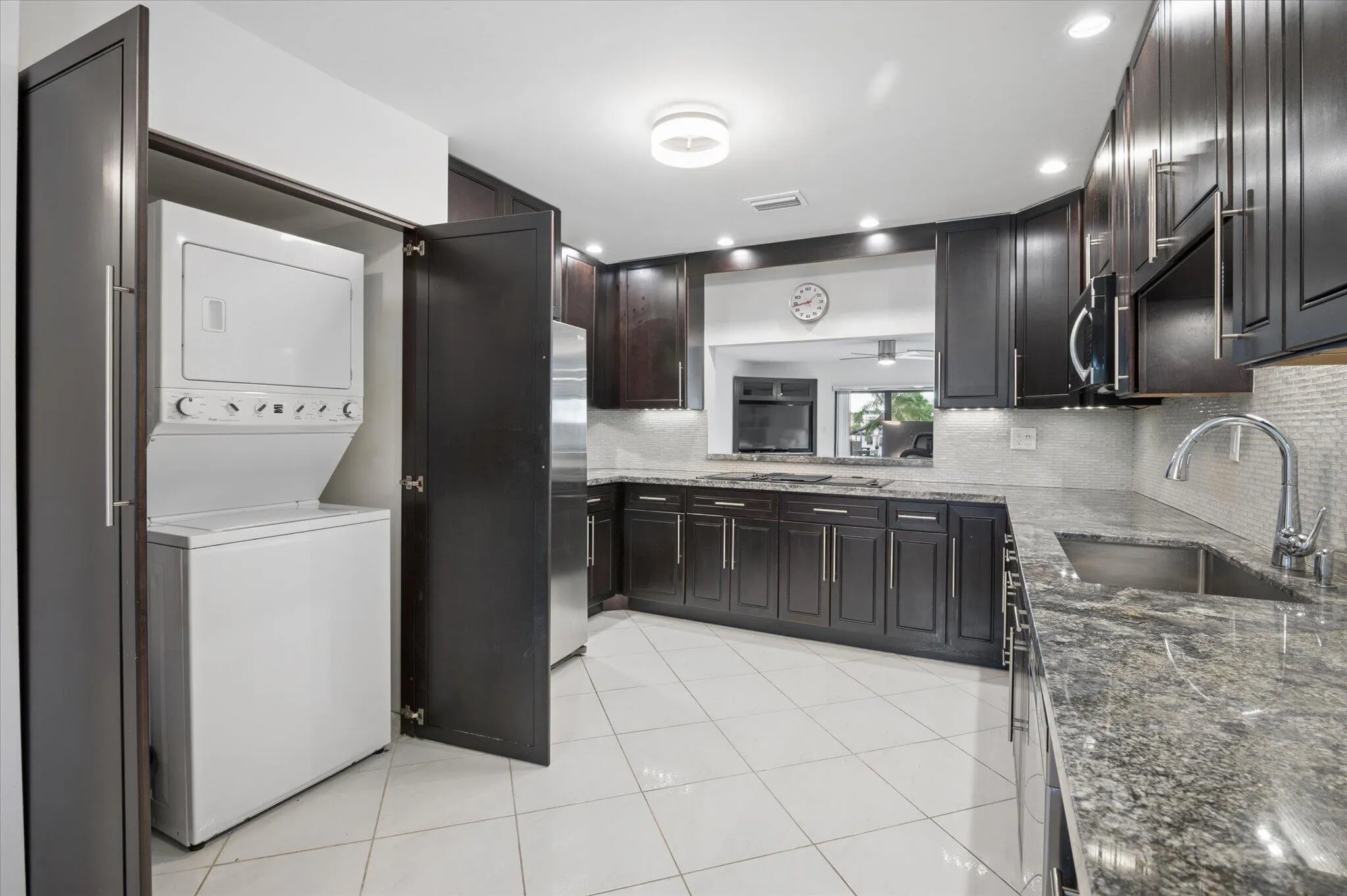 07-Carbonara-1101 S Riverside Dr #103-7