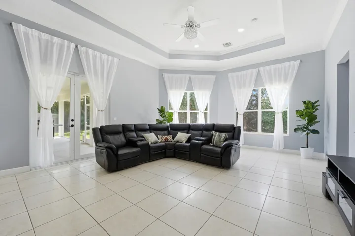 2_Interior Living Room