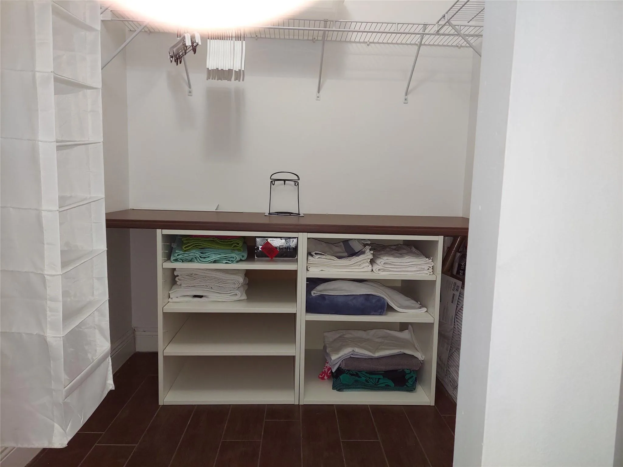 MASTER WALK-IN CLOSET