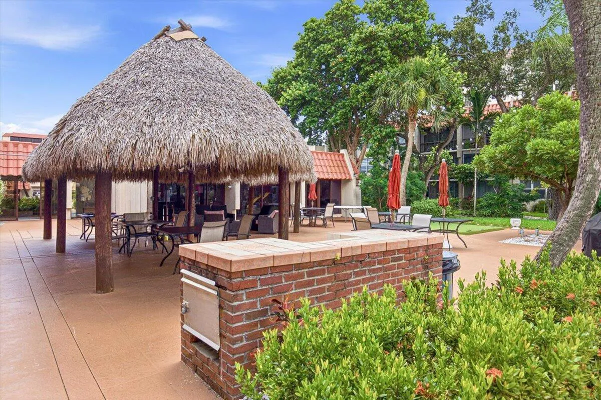 44-Community-Tiki Hut