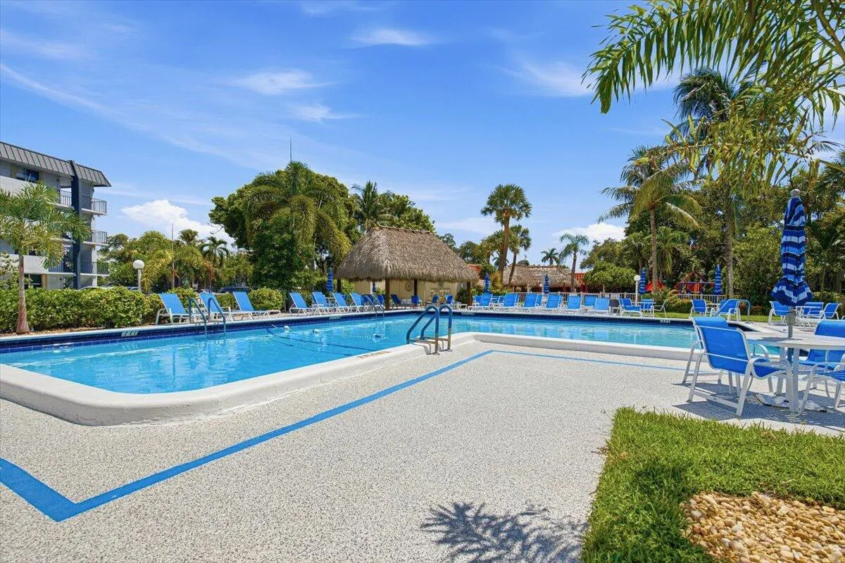 37-Clubhouse-Pool-B