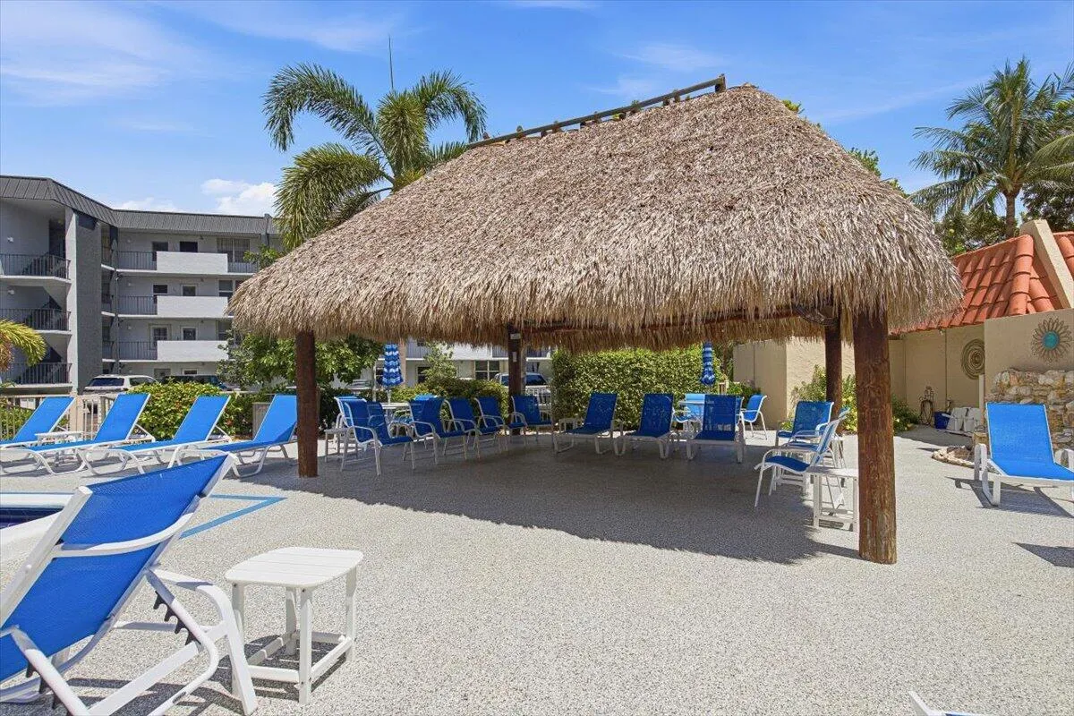 38-Clubhouse-Pool-Tiki