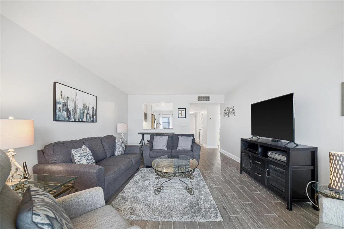10-Livingroom-B