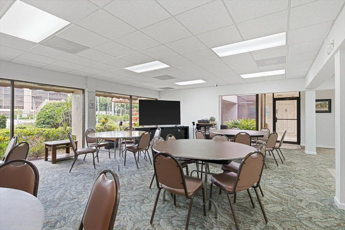 41-Community - Meeting Room