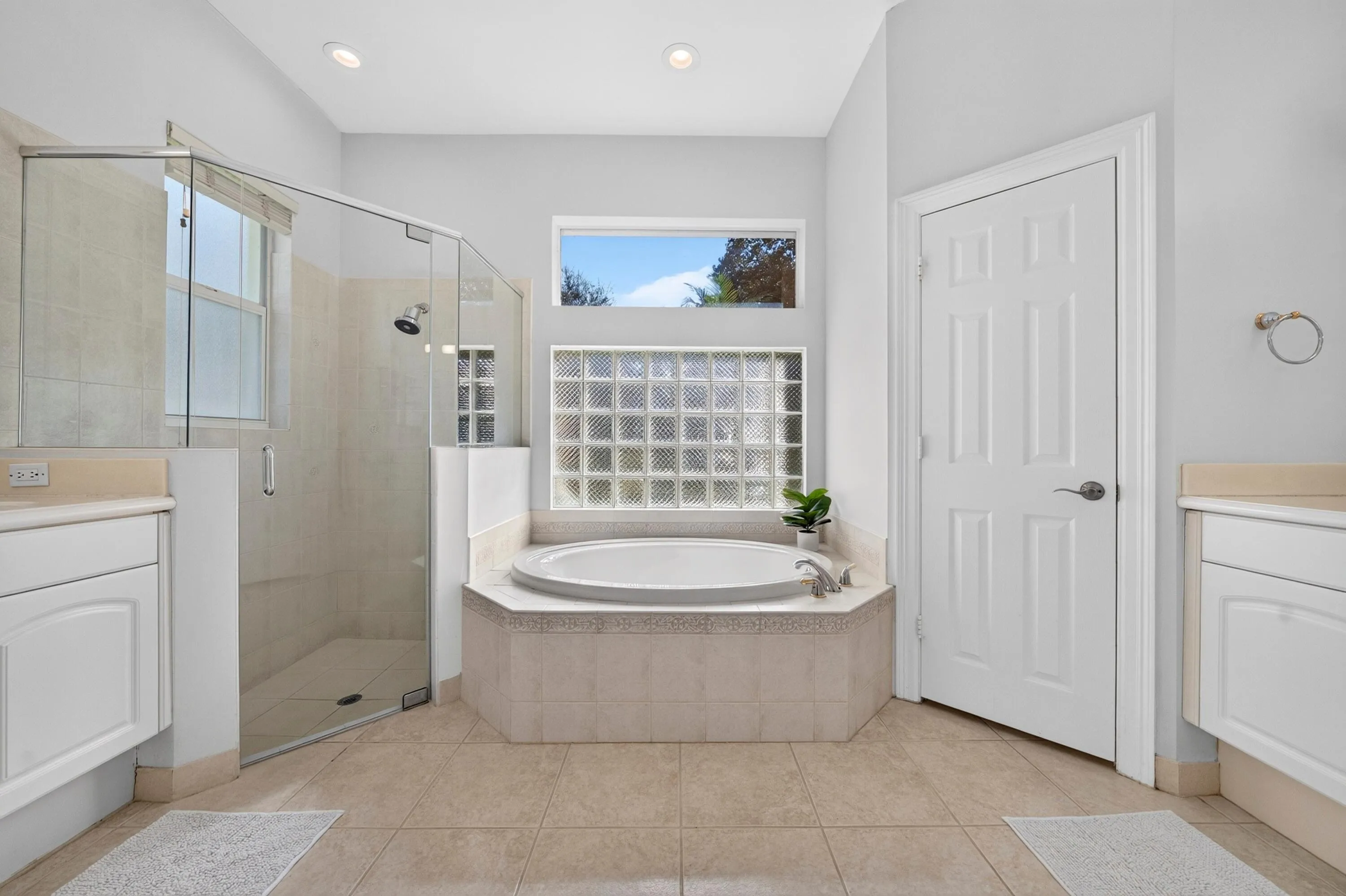 027-030-Primary Bath-4000x2664