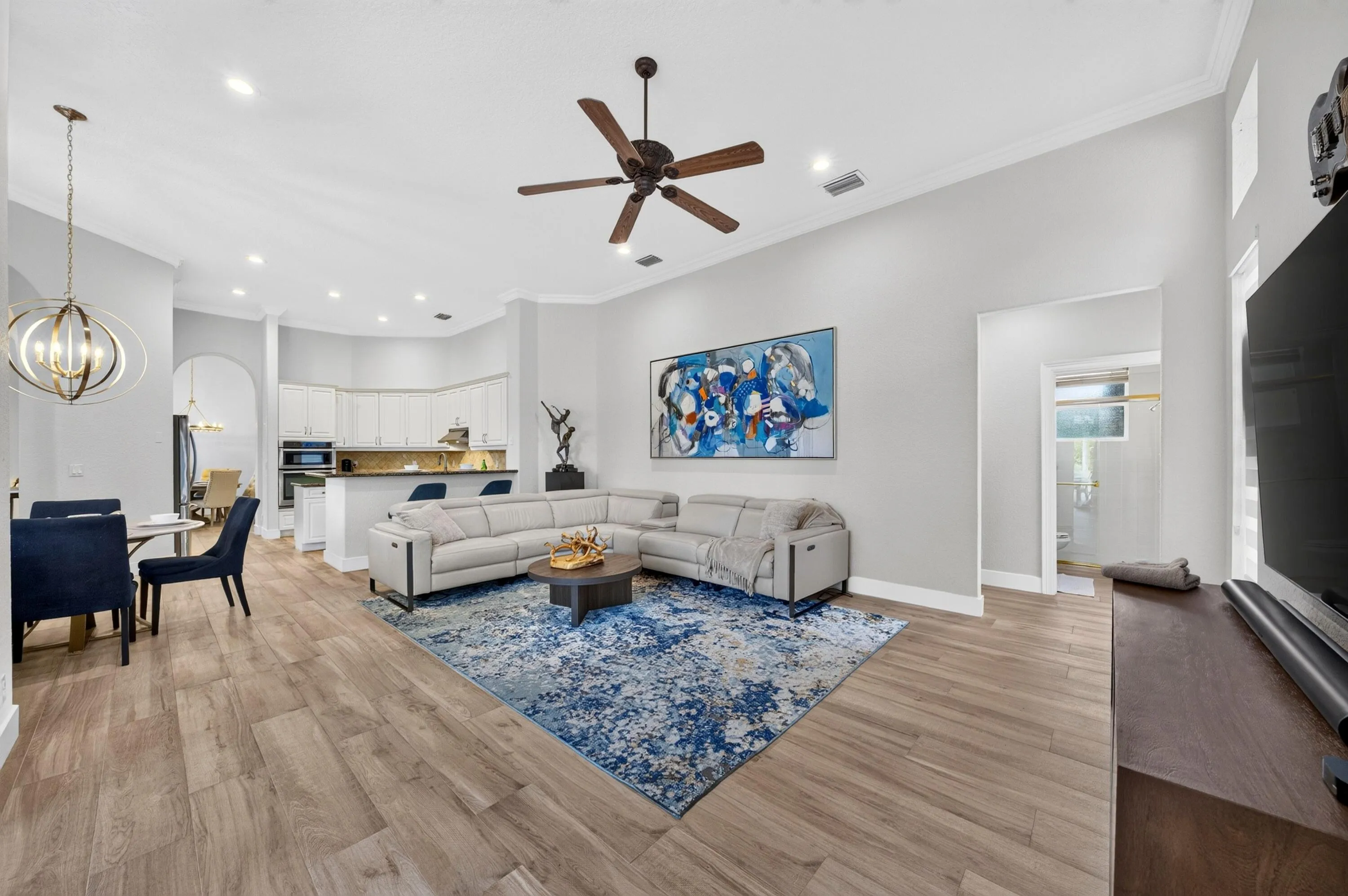 022-042-Family Room-4000x2660