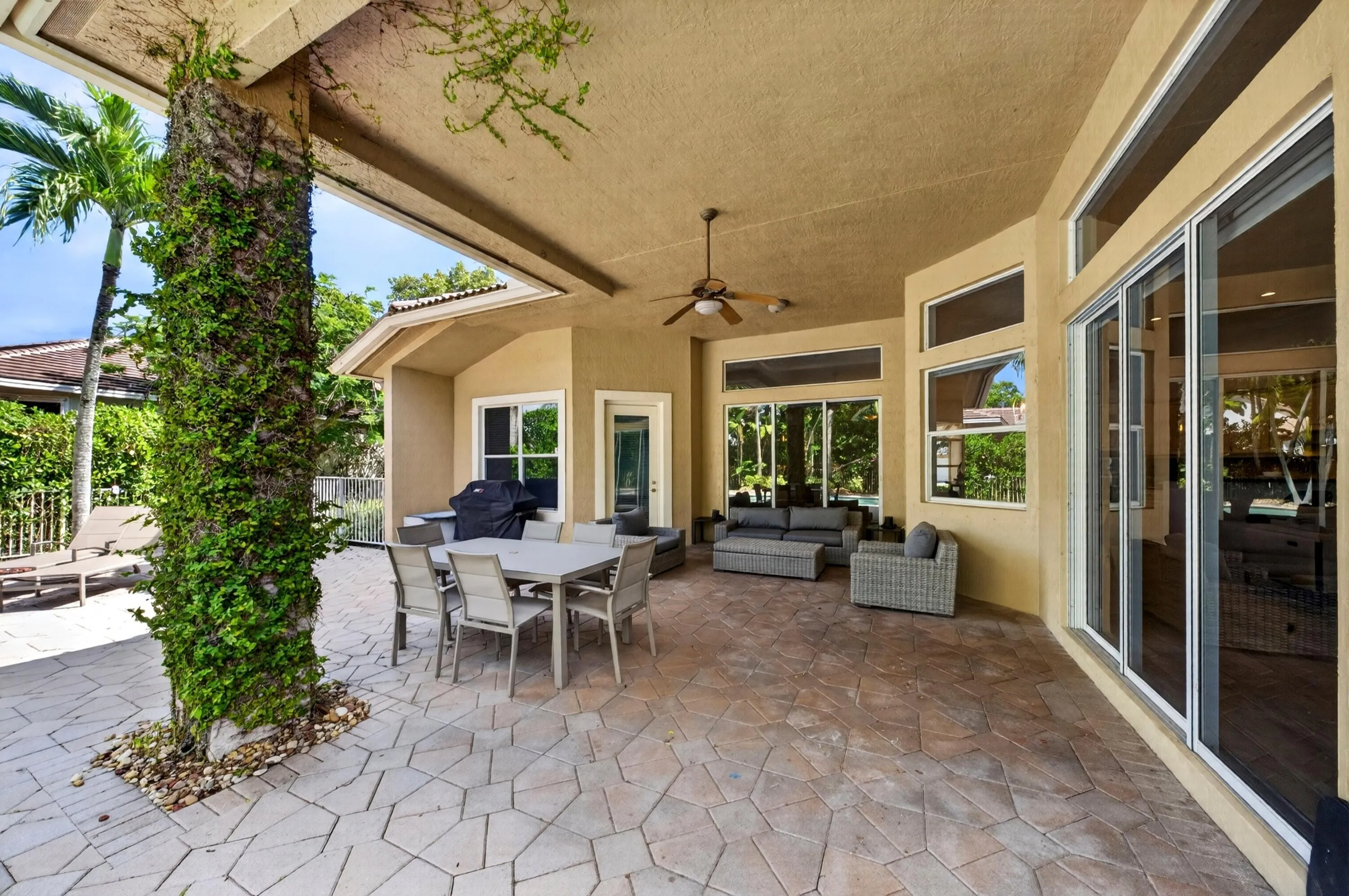 041-026-Patio-4000x2658
