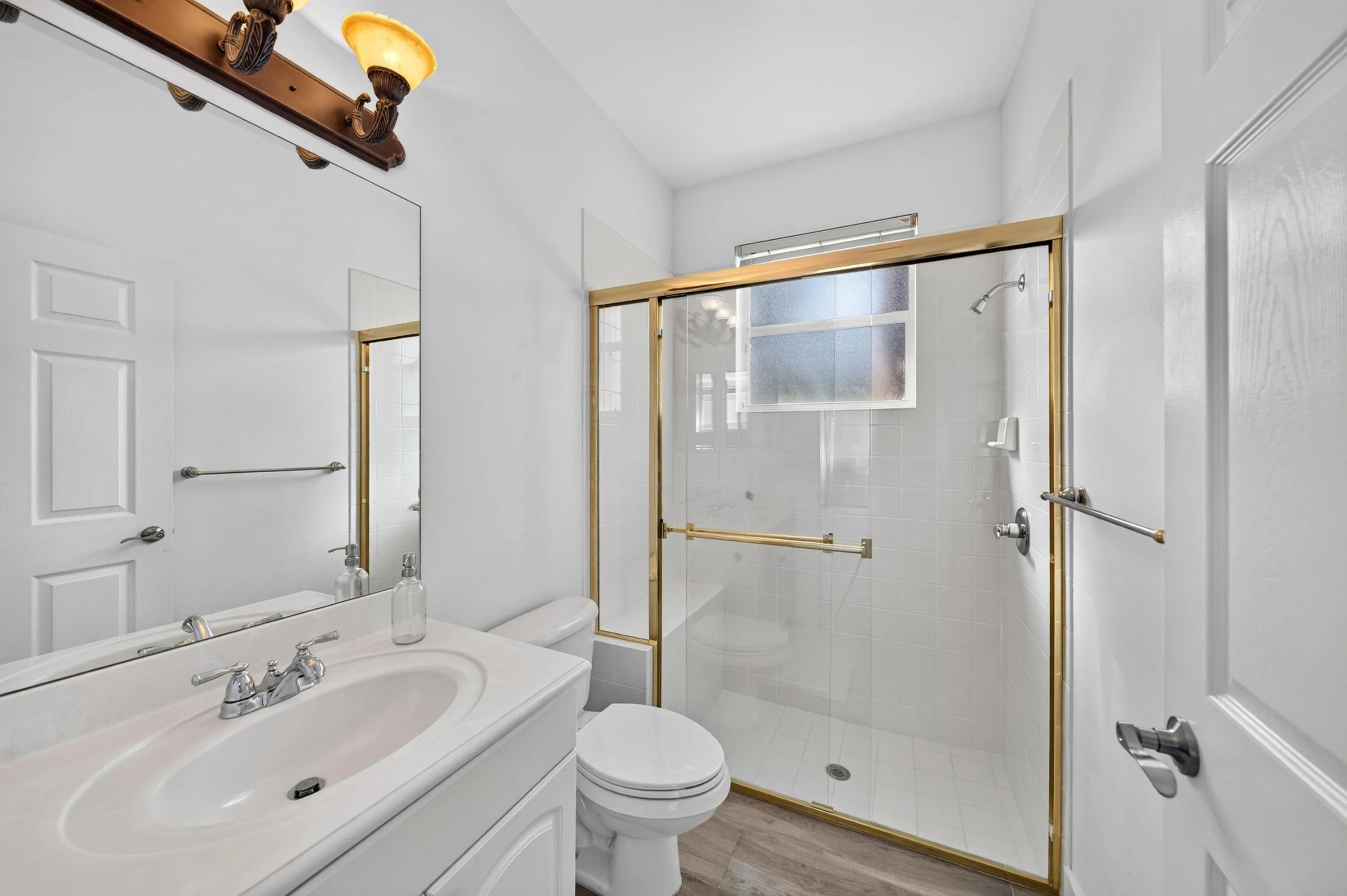 036-041-Bathroom-4000x2662
