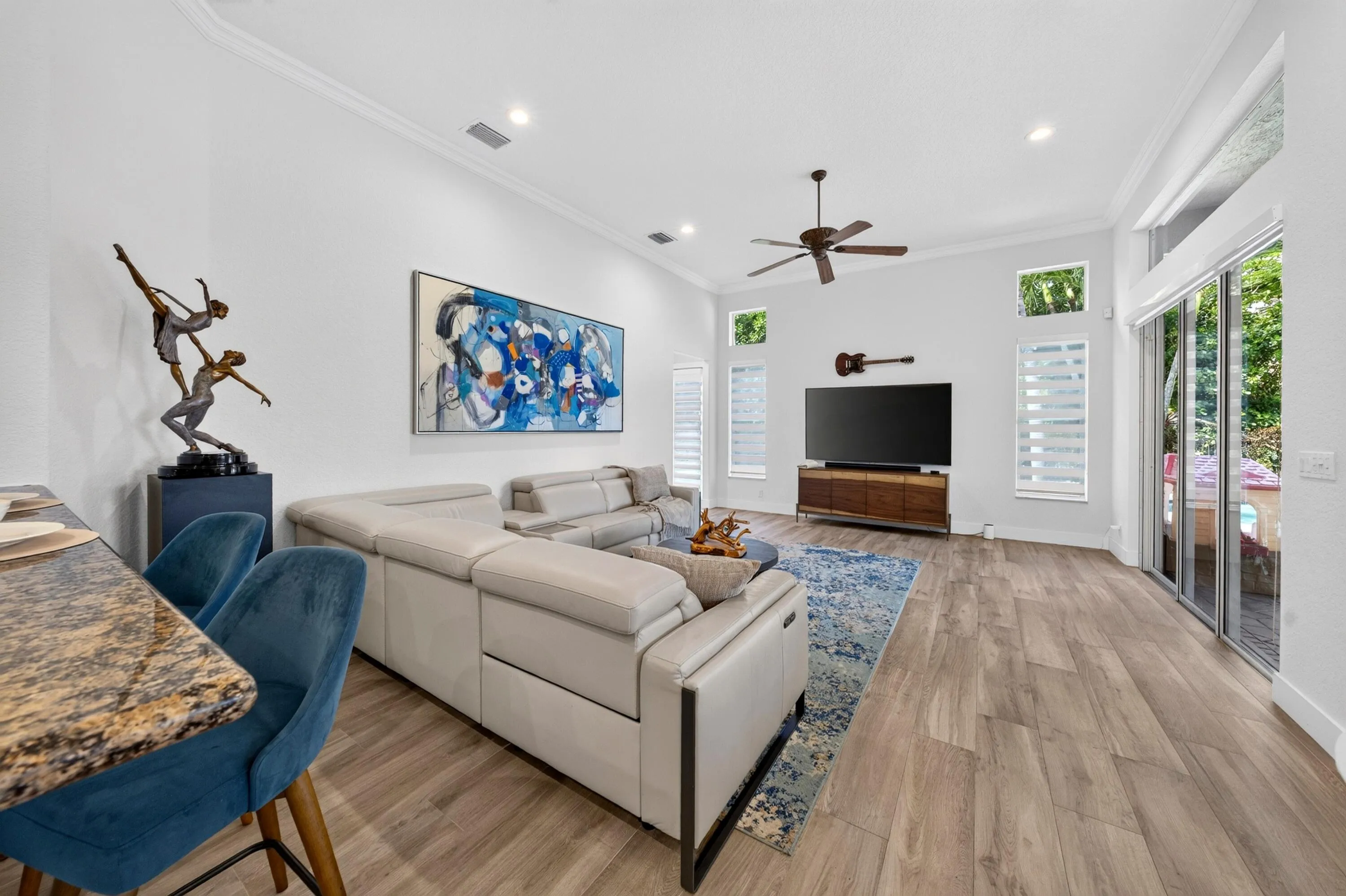 021-017-Family Room-4000x2664