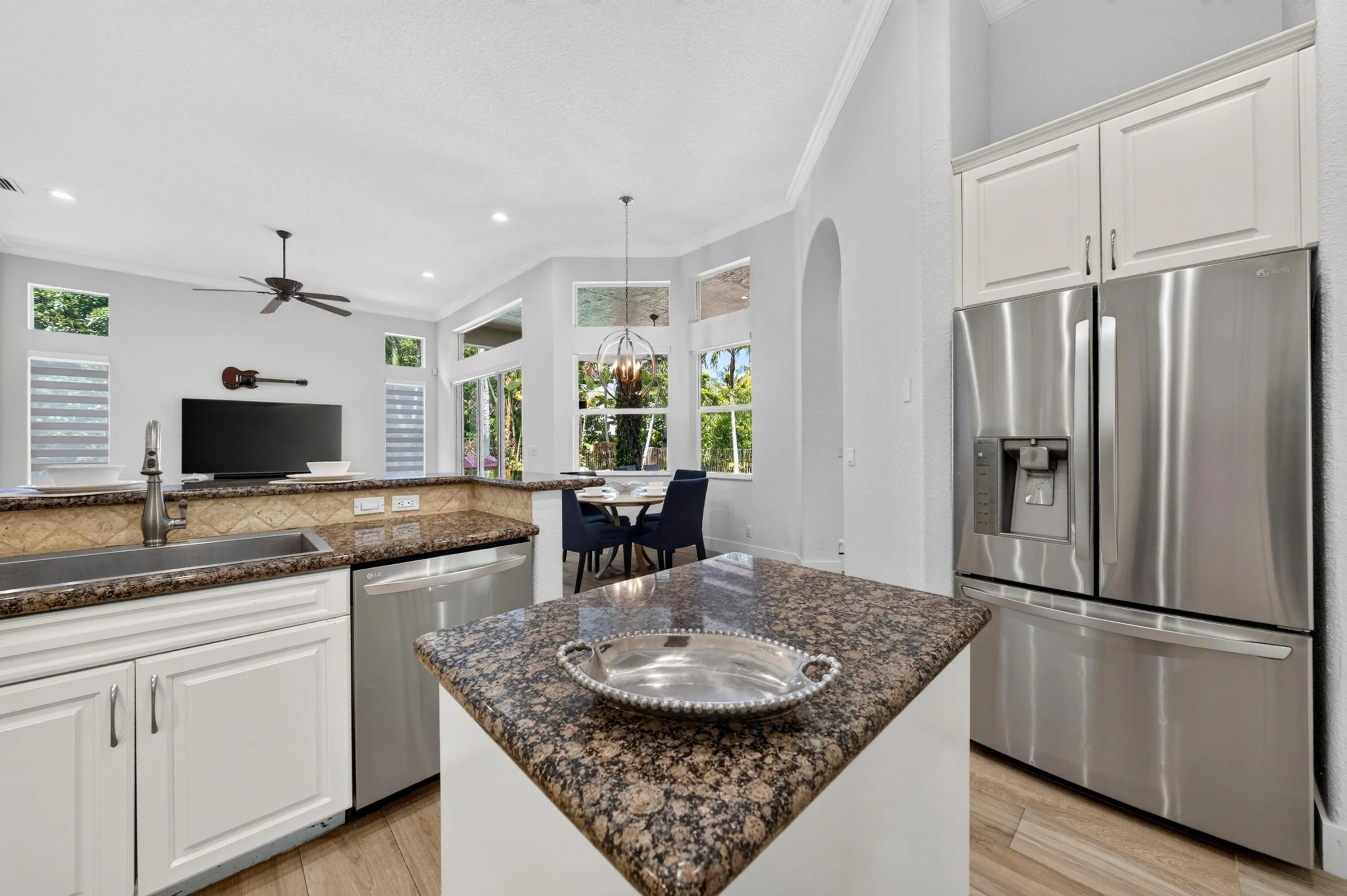 017-014-Kitchen-4000x2662