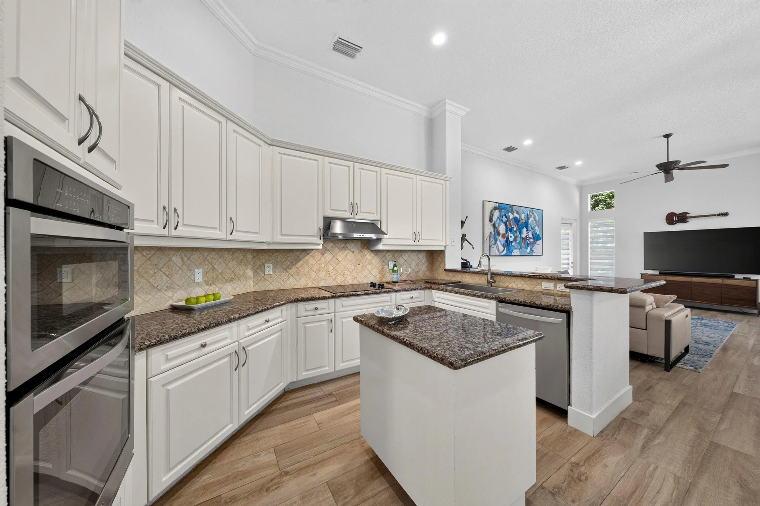 016-022-Kitchen-4000x2666