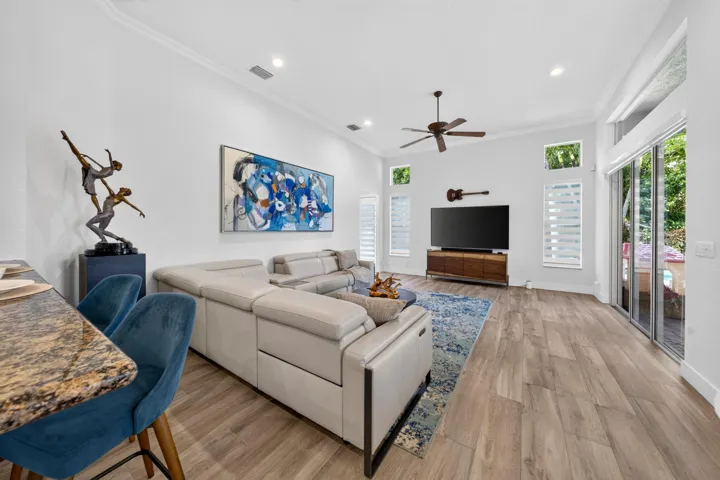 021-017-Family Room-4000x2664