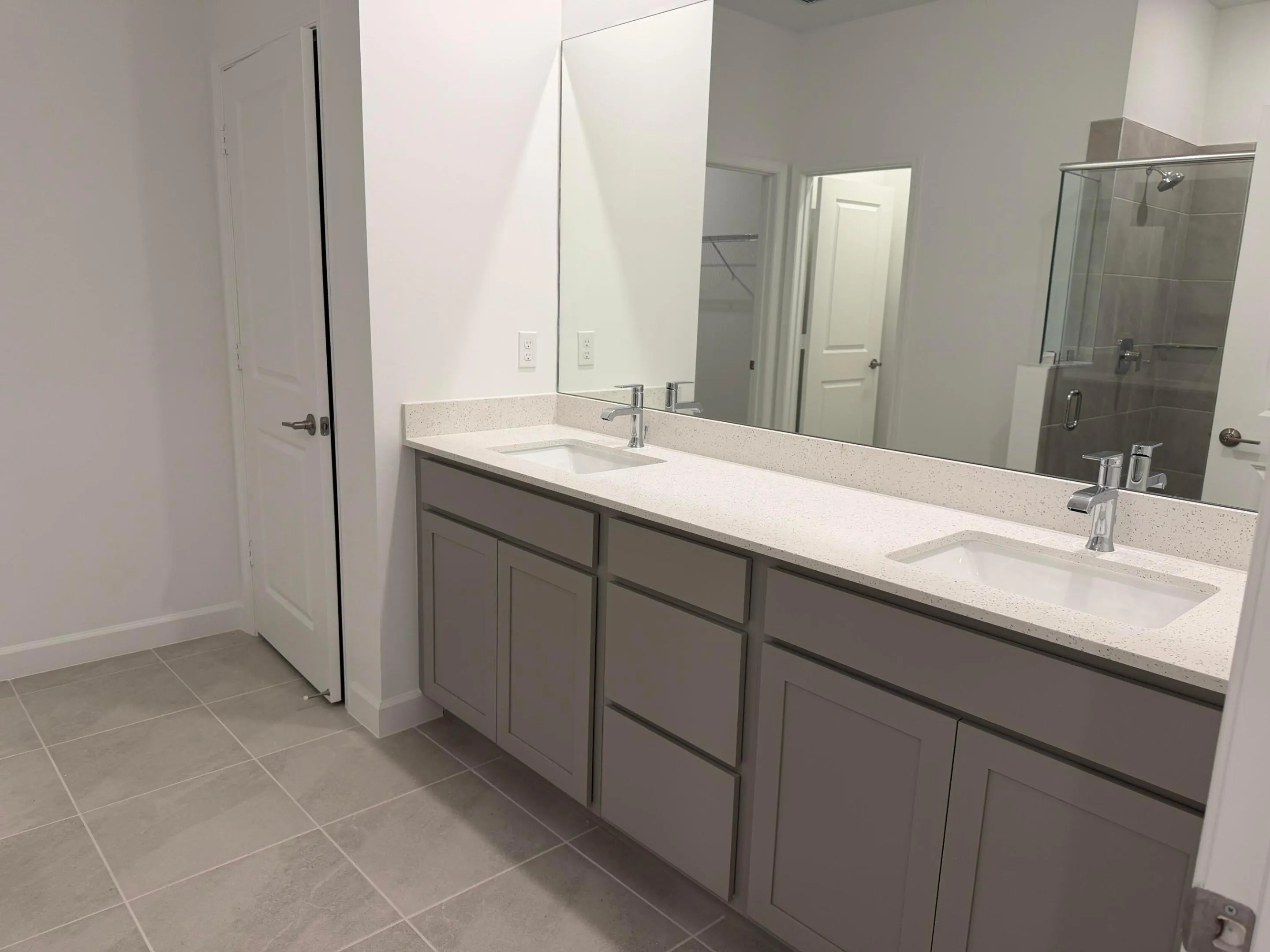 double sink vanity in master bathroom