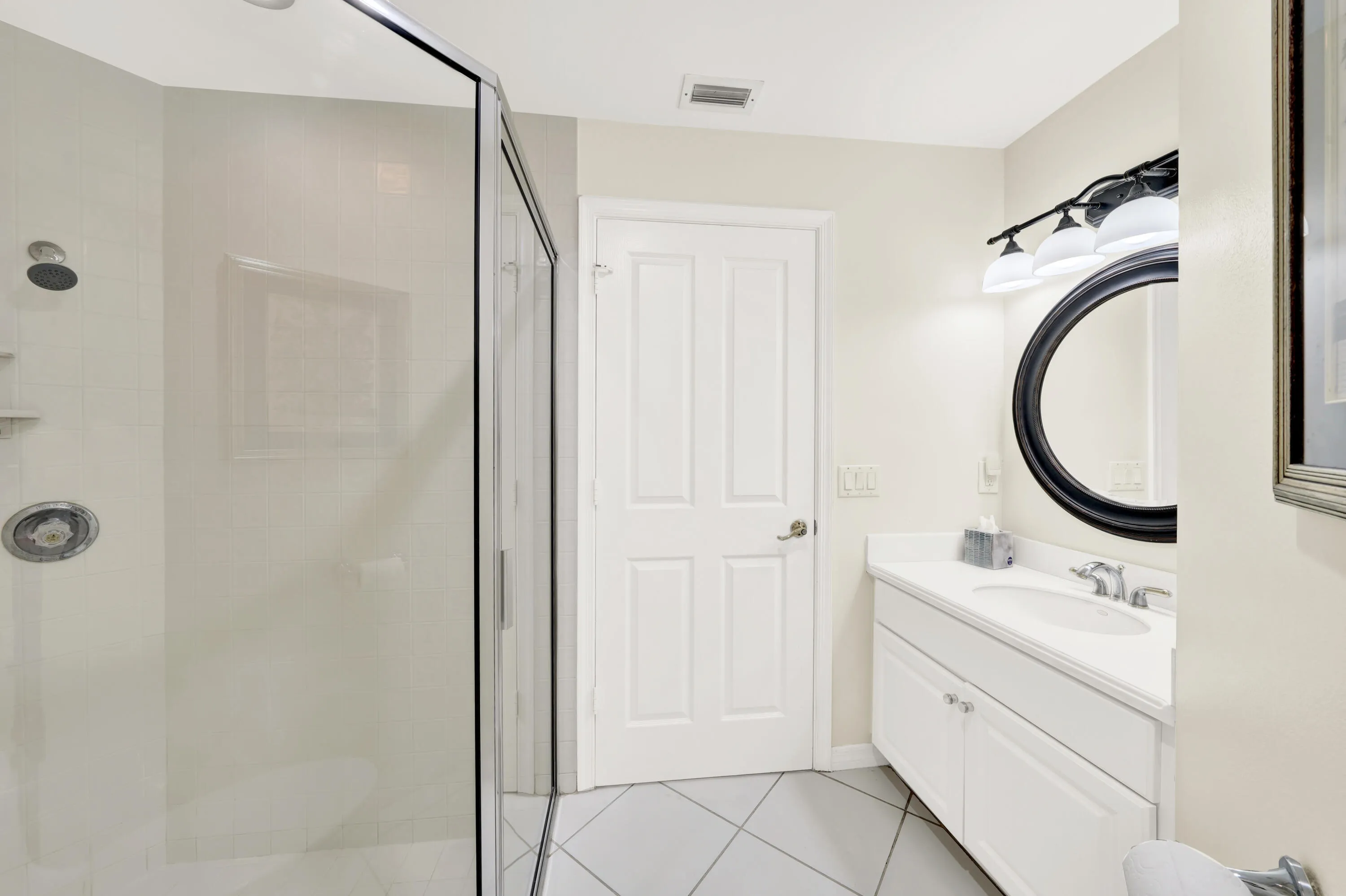 2nd Guest Bathroom (2)