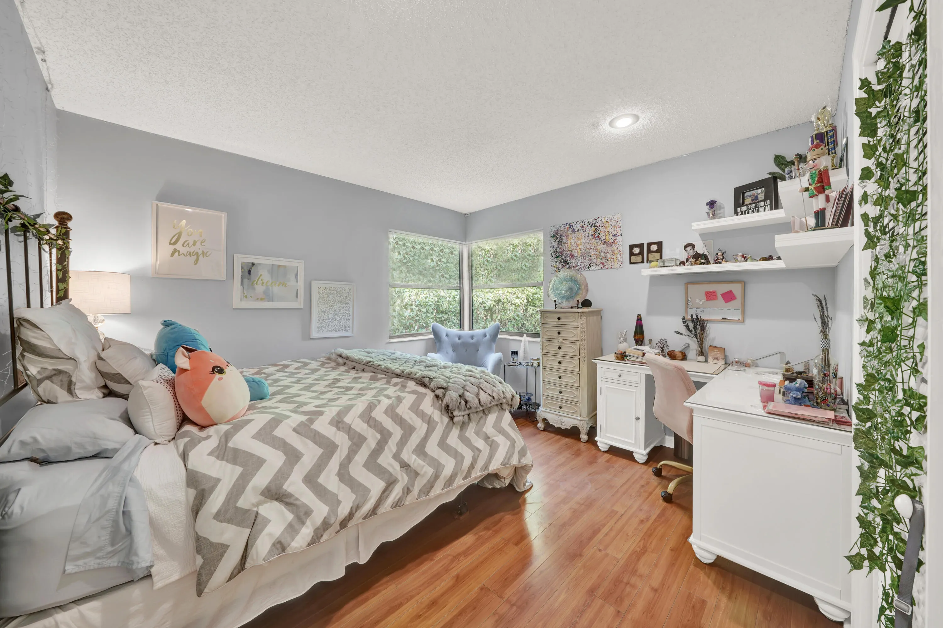 1st Guest Bedroom (2)