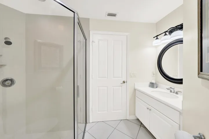 2nd Guest Bathroom (2)