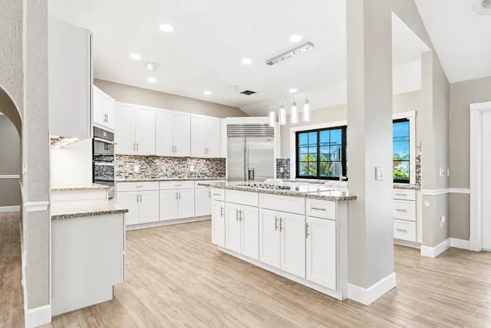 eat in kitchen