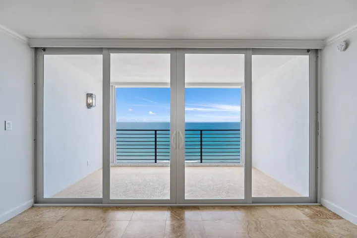 039-900OceanDr-705-JunoBeach-SMALL