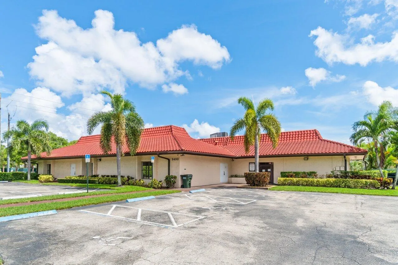 Exterior view of the Lago Del Rey community clubhouse.