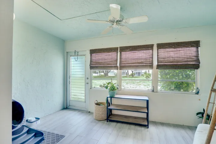 Recessed lighting, ceiling fan, multiple windows with blinds, and wood-finish flooring