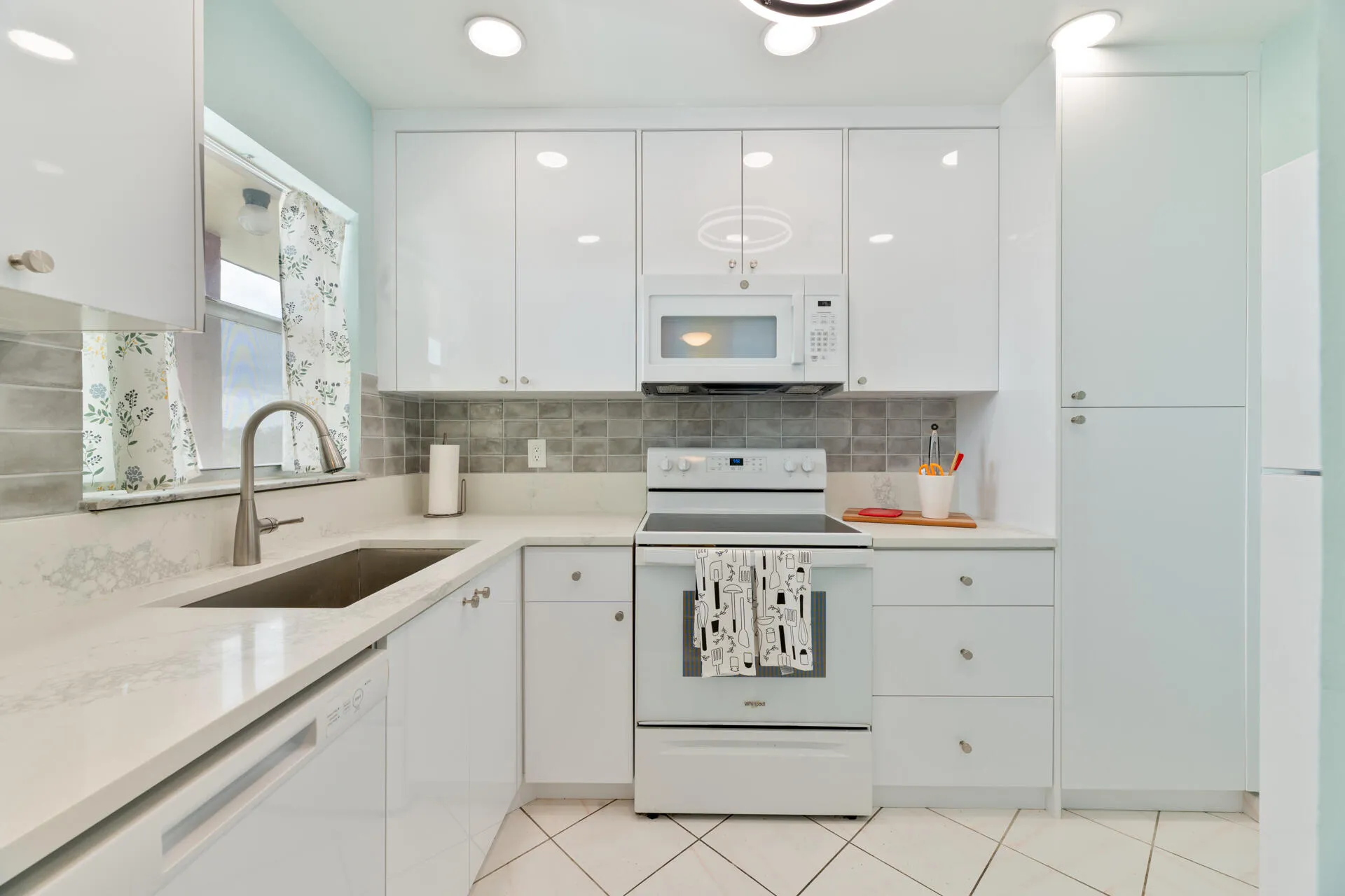 20260904 - 2901 Sunrise Lakes Dr 310 - M