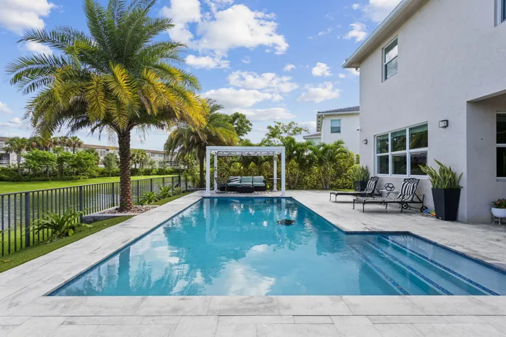 Private Pool and Gazebo