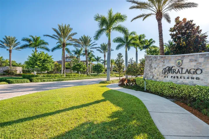 Mira Lago Clubhouse and amenities