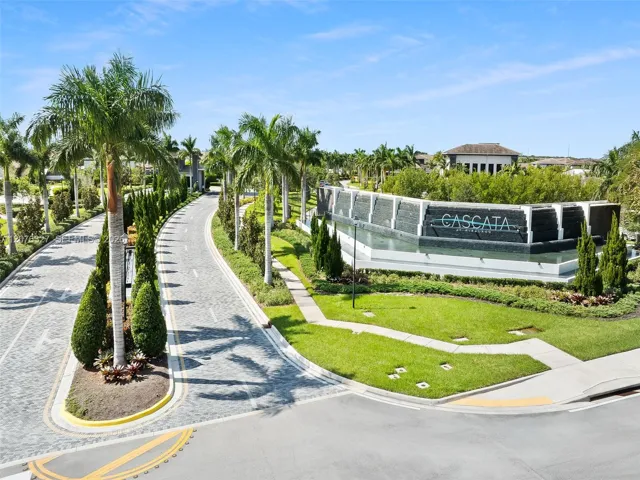 Cascata community clubhouse and amenities