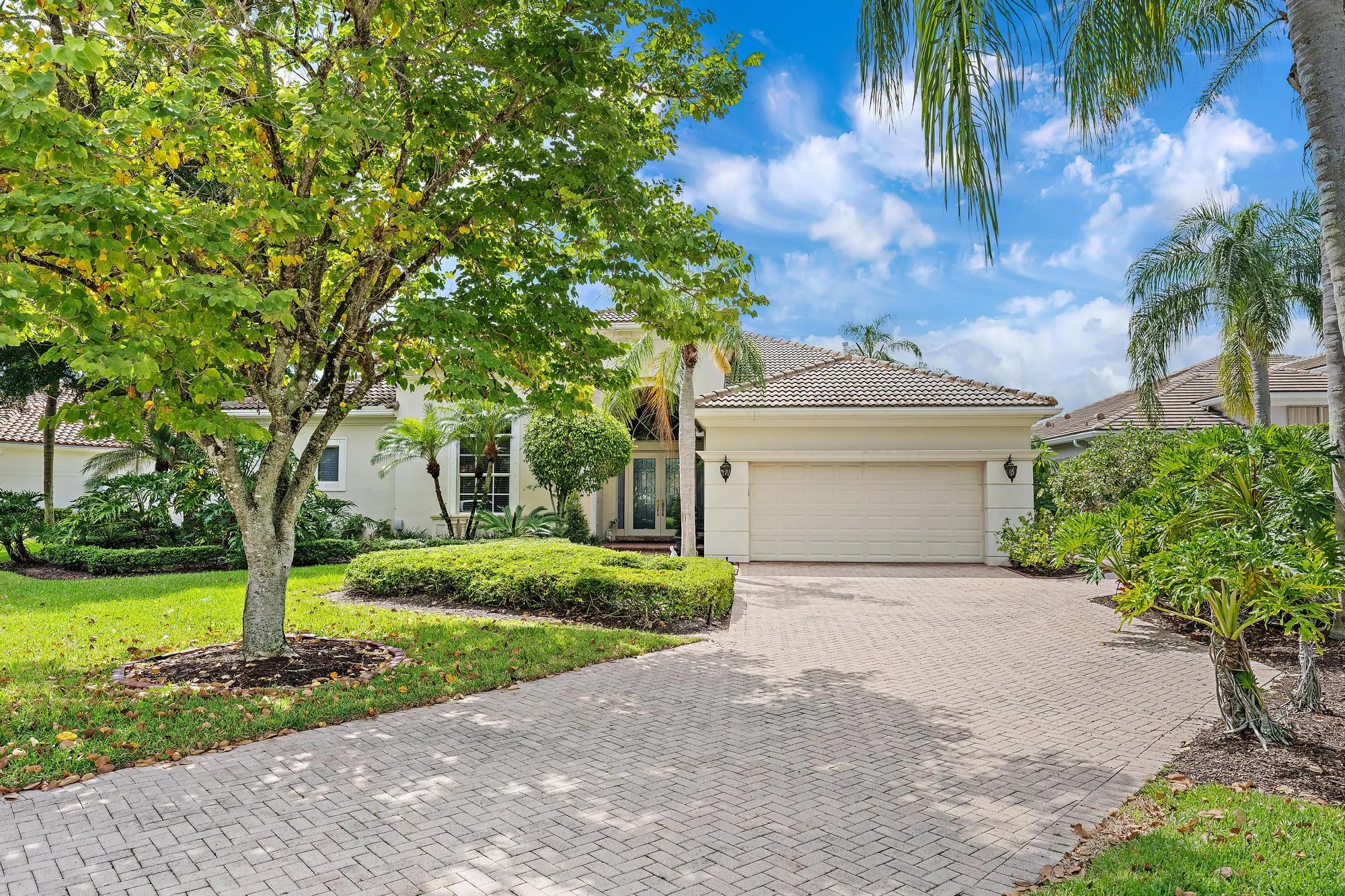 9054 Lakes Blvd.