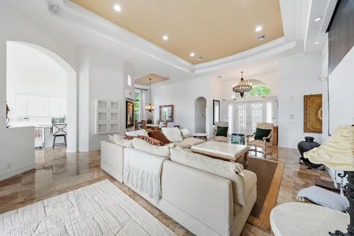 9054 Lakes Blvd.