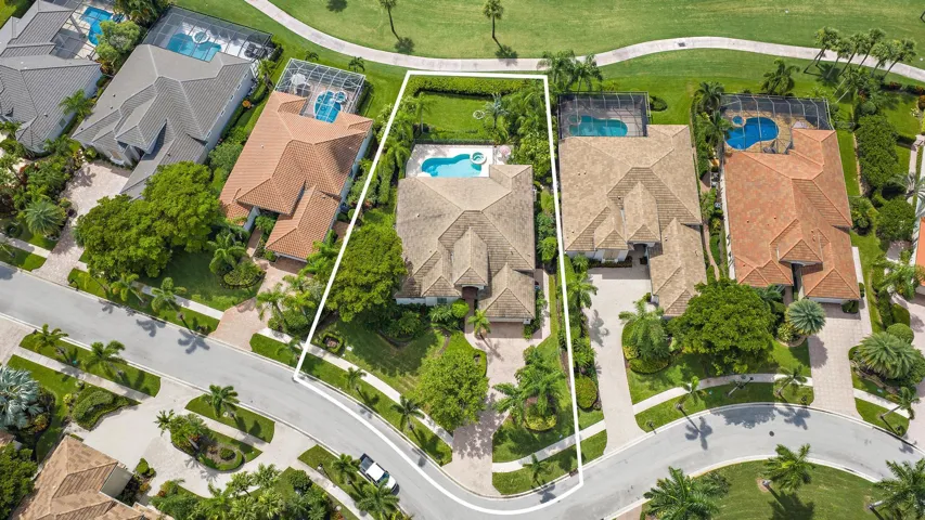 9054 Lakes Blvd.