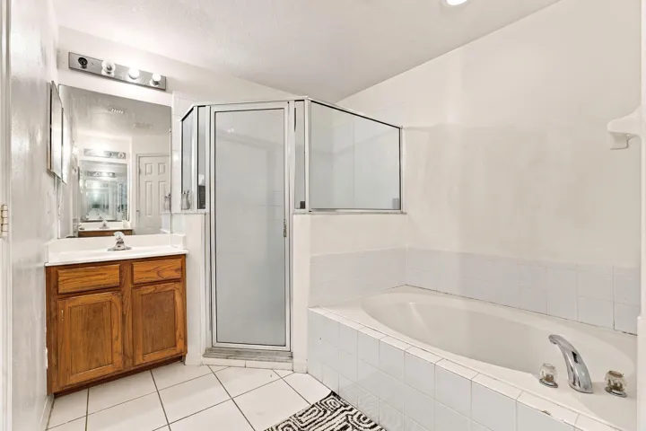 31-web-or-mls-3F2A3111-topaz