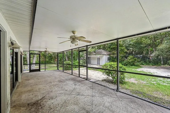 Screened in Patio