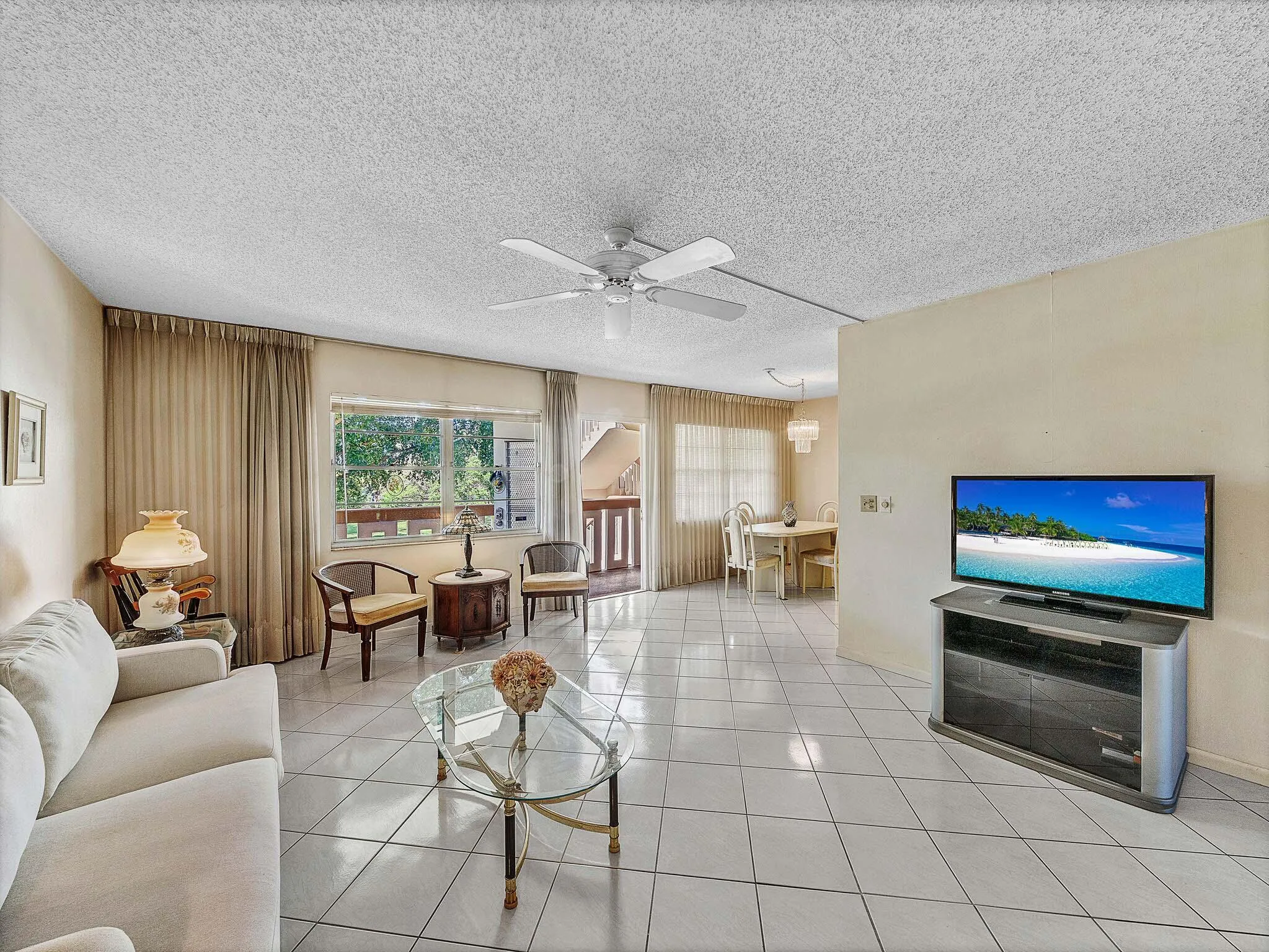 19 Living Area (3)