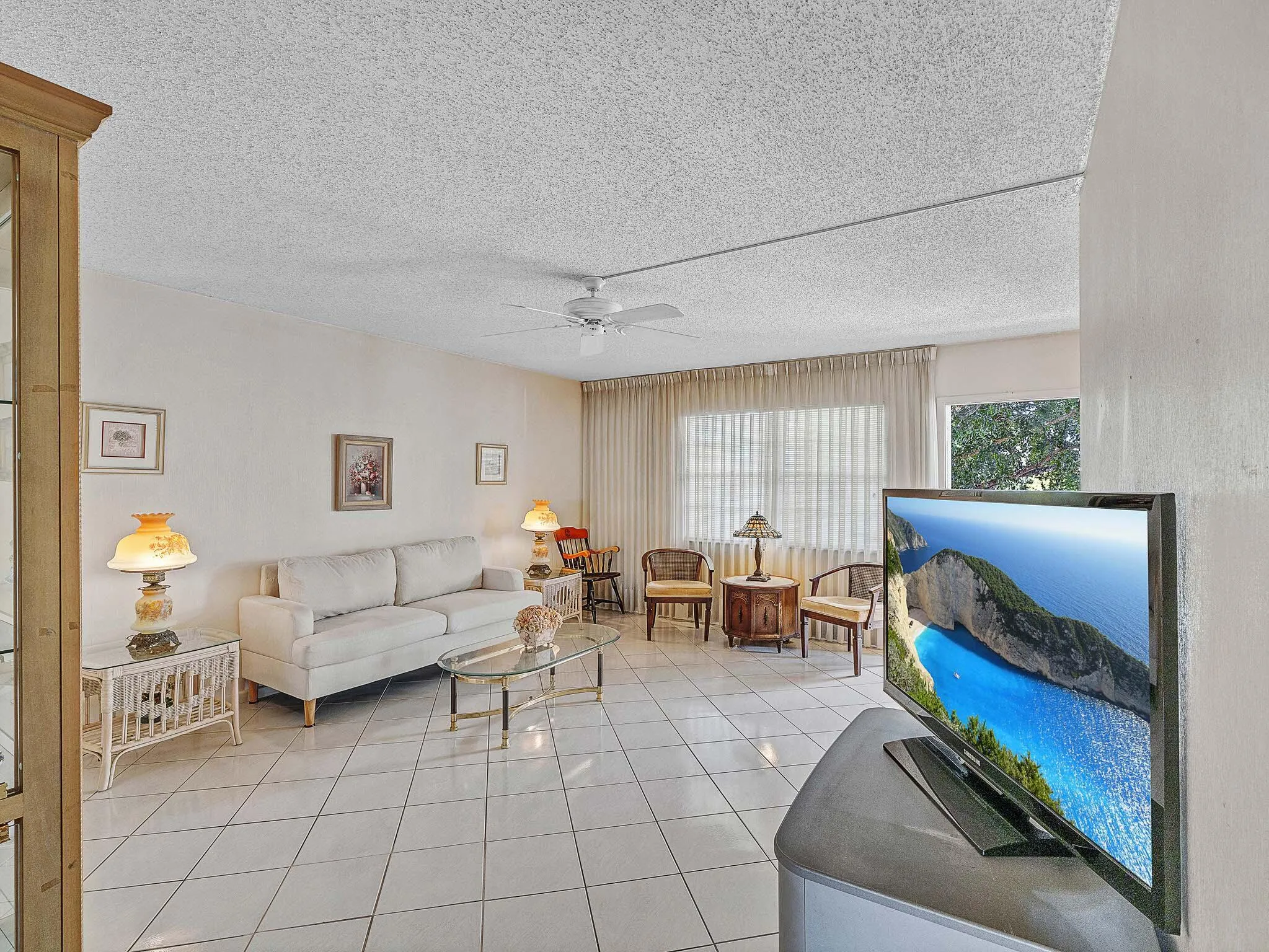 19 Living Area (1)