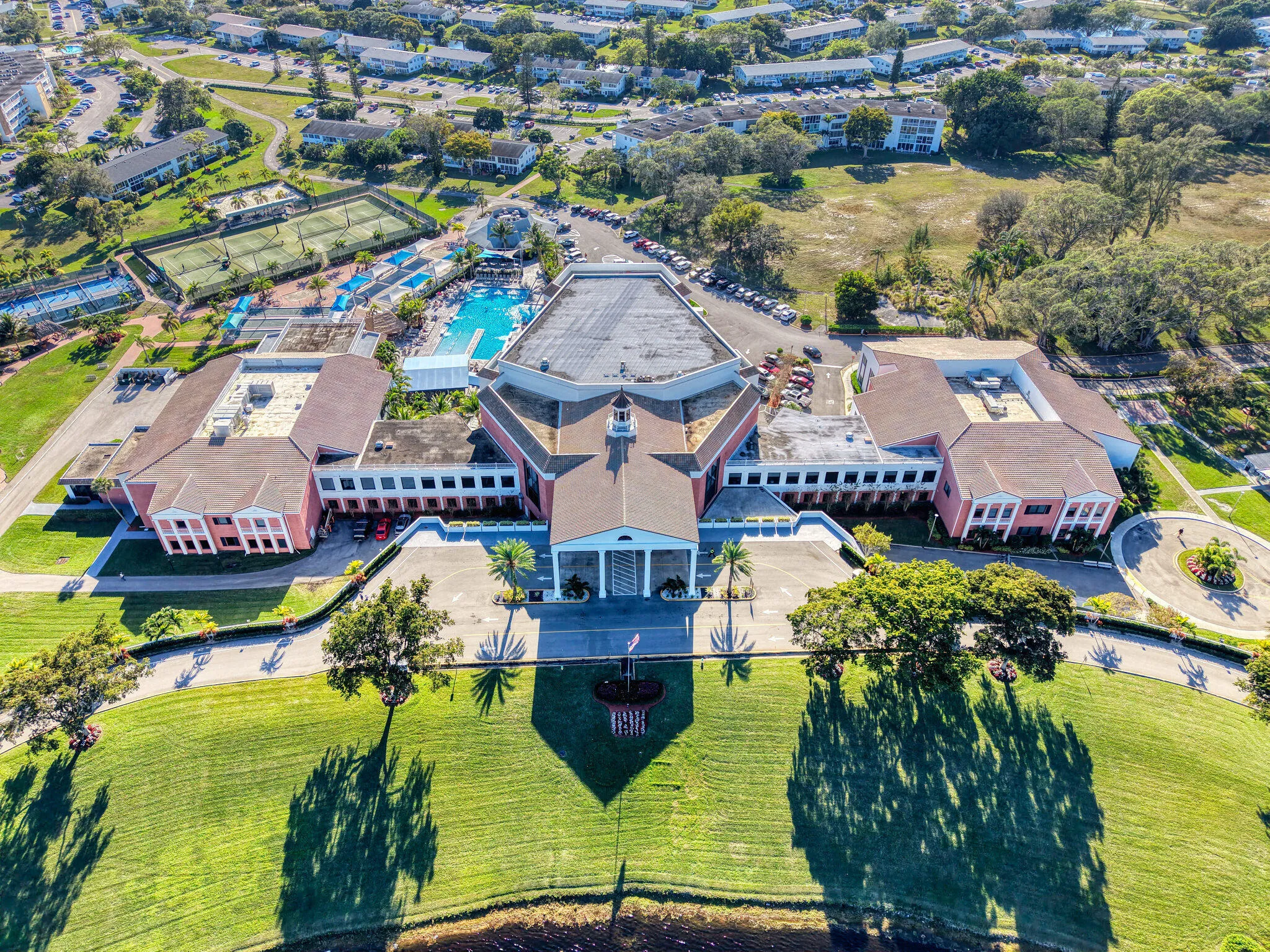 23 Clubhouse+Restaurant (1)